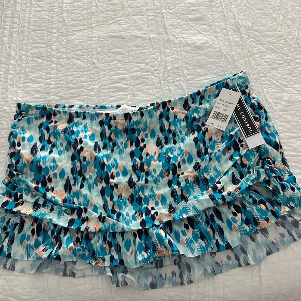 NWT La Blanca Women's Plus Size
20W Ruffled Skirtini Swimsuit Bottom